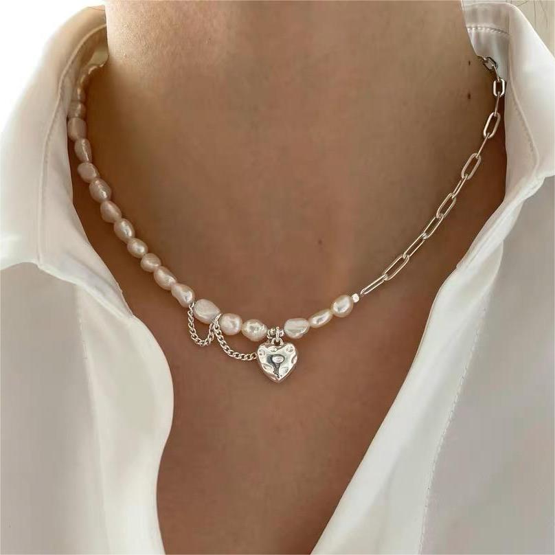 Asymmetric Design Pearl Necklace