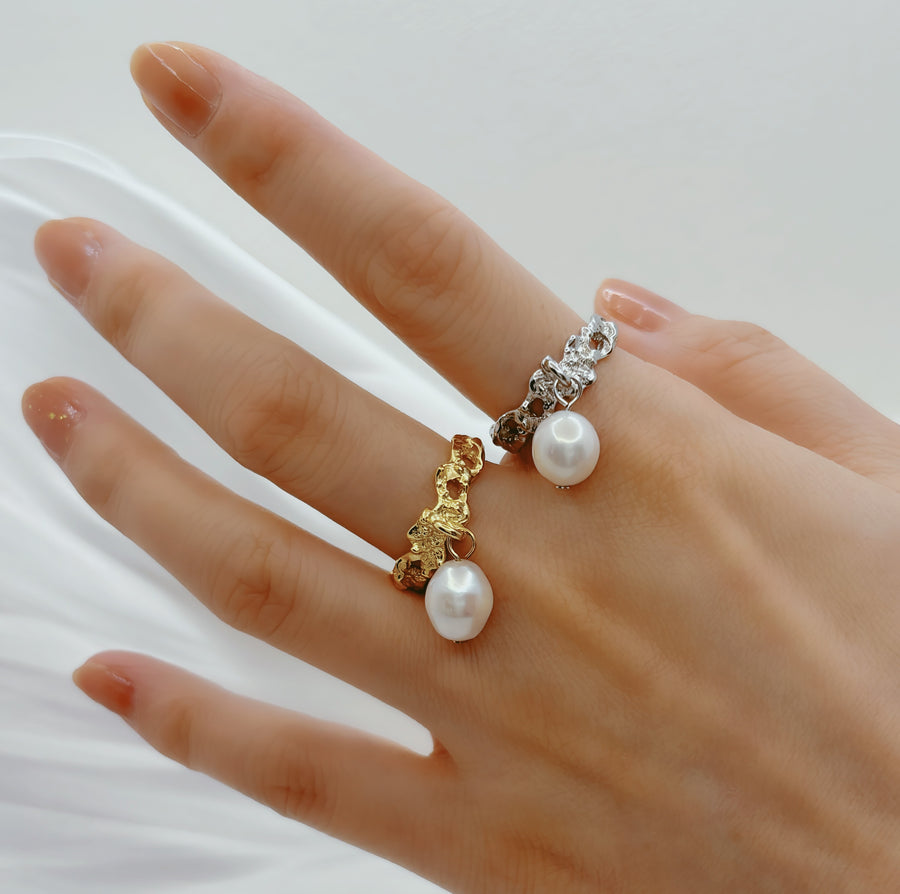 Adjustable baroque pearl gold vermeil ring. Baroque style jewelry and suitable for daily wear.