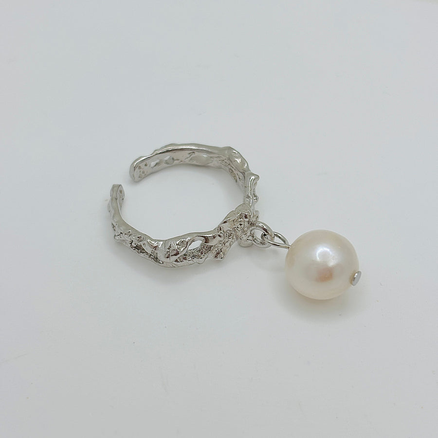 Adjustable baroque pearl 925 silver ring. Baroque style jewelry and suitable for daily wear.