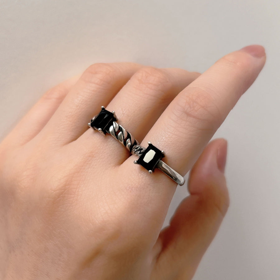 925 sterling silver. This elegant vintage-style sterling silver ring features a bold black gemstone, perfect for adding a touch of sophistication to any outfit.