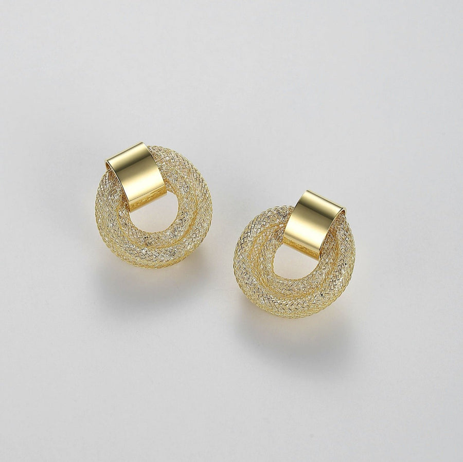 Crafted with precision, these stud earrings feature an exquisite mesh design that mimics the delicate intricacies of a dreamcatcher’s weave. The luxurious gold tone adds a touch of opulence, making them perfect for both daytime sophistication and evening glamour.