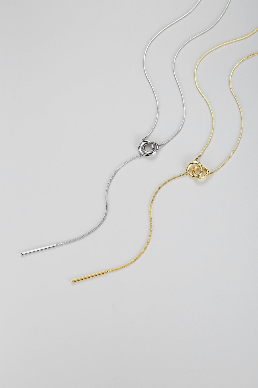 This exquisite necklace features a sleek and slender chain that glimmers with every turn. Two interlocking mobius neatly form a flexible pendant that nicely embellished the neck. Whether you’re dressing up for a special occasion or adding a touch of luxury to your everyday wear, the necklace is sure to elevate your style with its radiant charm and adaptable design.