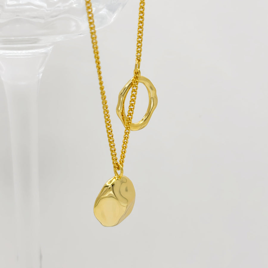 This gold-plated silver necklace features abstract pendants with a polished finish, creating a bold yet sophisticated look. Perfect for adding a touch of artistic flair to your outfits, this necklace is versatile for both casual and formal occasions.