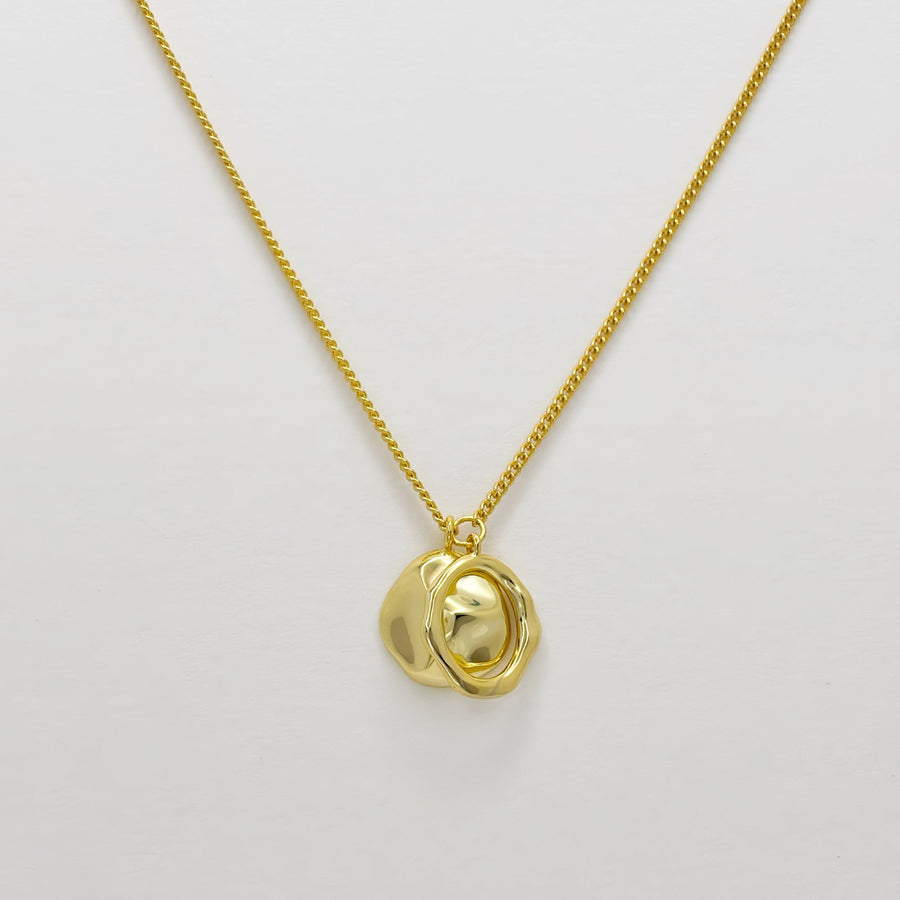 This gold-plated silver necklace features abstract pendants with a polished finish, creating a bold yet sophisticated look. Perfect for adding a touch of artistic flair to your outfits, this necklace is versatile for both casual and formal occasions.