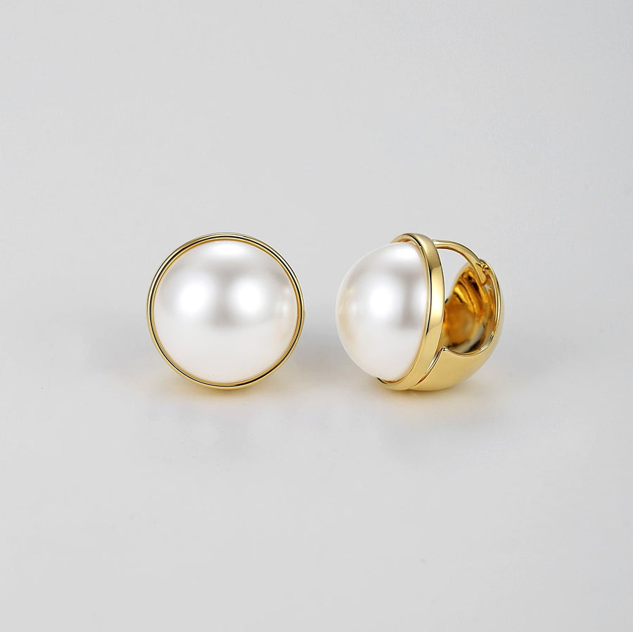 Elevate your style with the Elegance Pearl Sphere Studs. The unique spherical design adds a touch of refinement, making them perfect for an effortlessly elegant look. A timeless choice for any occasion, these studs bring a graceful glow to your ensemble.