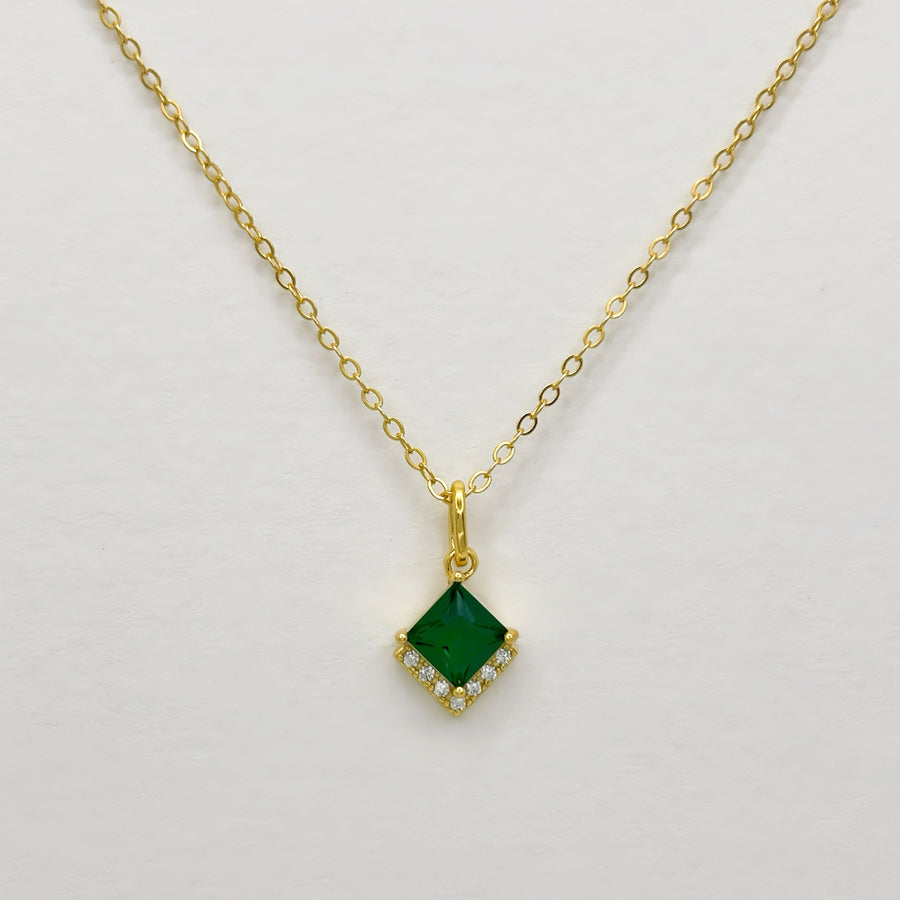 This elegant 925 silver necklace features a delicate gold chain and a striking pendant. The pendant showcases a square-cut green cubic zircon, framed by a border of small, sparkling diamonds cubic zircon, adding a touch of sophistication and luxury to any outfit. Perfect for any occasion, this necklace is a timeless piece that enhances both everyday and special event looks with its vibrant and refined design.