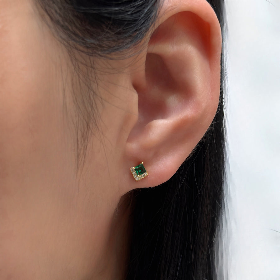 925 silver earrings. These exquisite square emerald stud earrings feature a radiant green gemstone encased in a dazzling halo of sparkling cubic zirconia. Crafted with a gold-plated finish, they offer timeless elegance and a luxurious touch to any outfit. 