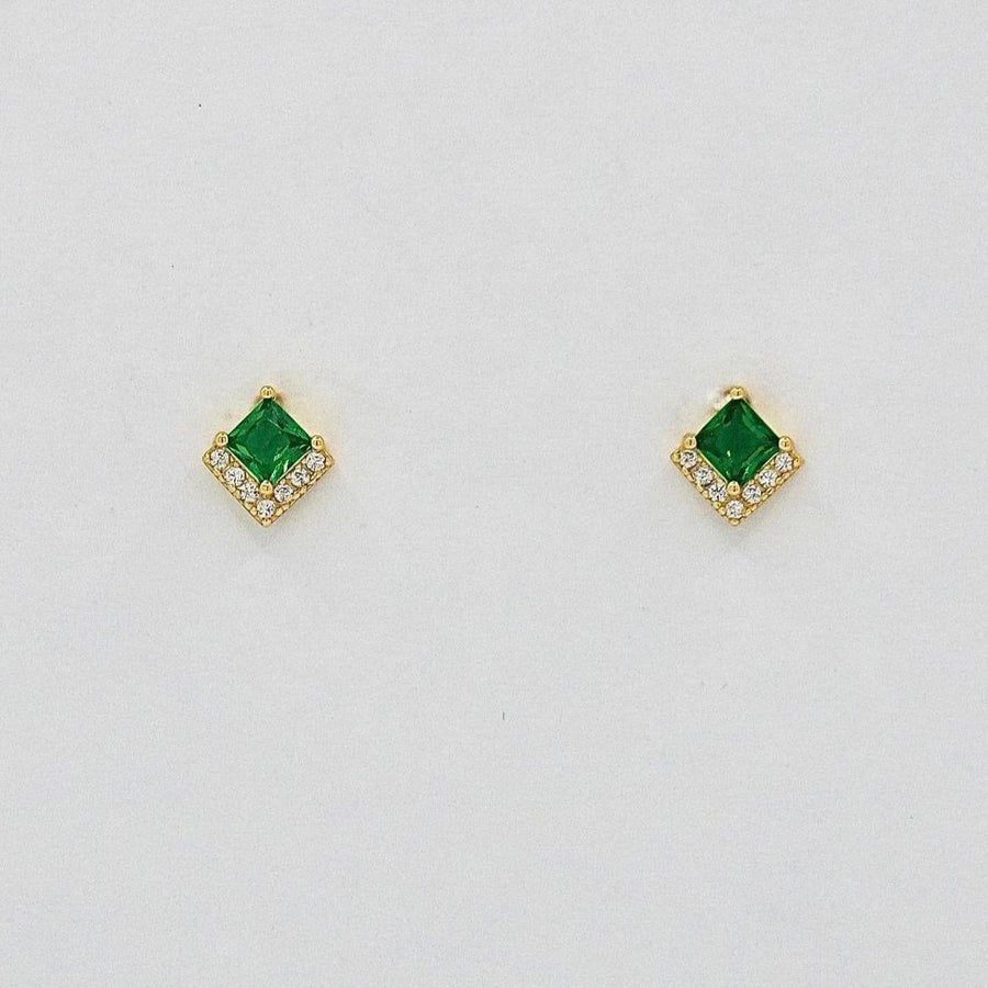 925 silver earrings. These exquisite square emerald stud earrings feature a radiant green gemstone encased in a dazzling halo of sparkling cubic zirconia. Crafted with a gold-plated finish, they offer timeless elegance and a luxurious touch to any outfit. 