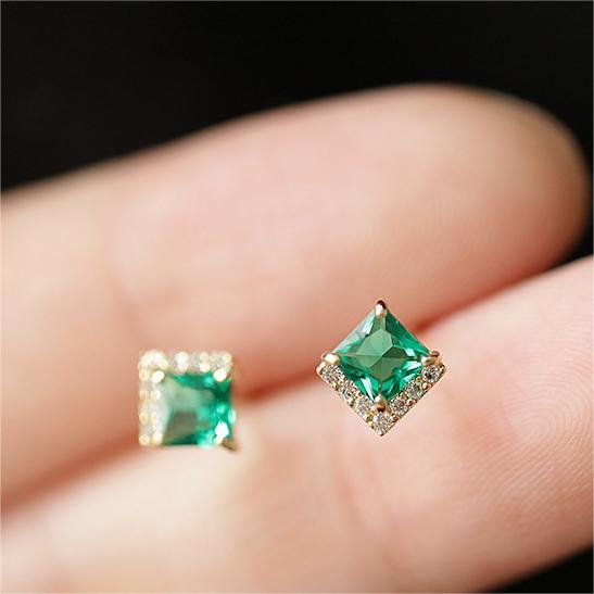 925 silver earrings. These exquisite square emerald stud earrings feature a radiant green gemstone encased in a dazzling halo of sparkling cubic zirconia. Crafted with a gold-plated finish, they offer timeless elegance and a luxurious touch to any outfit. 