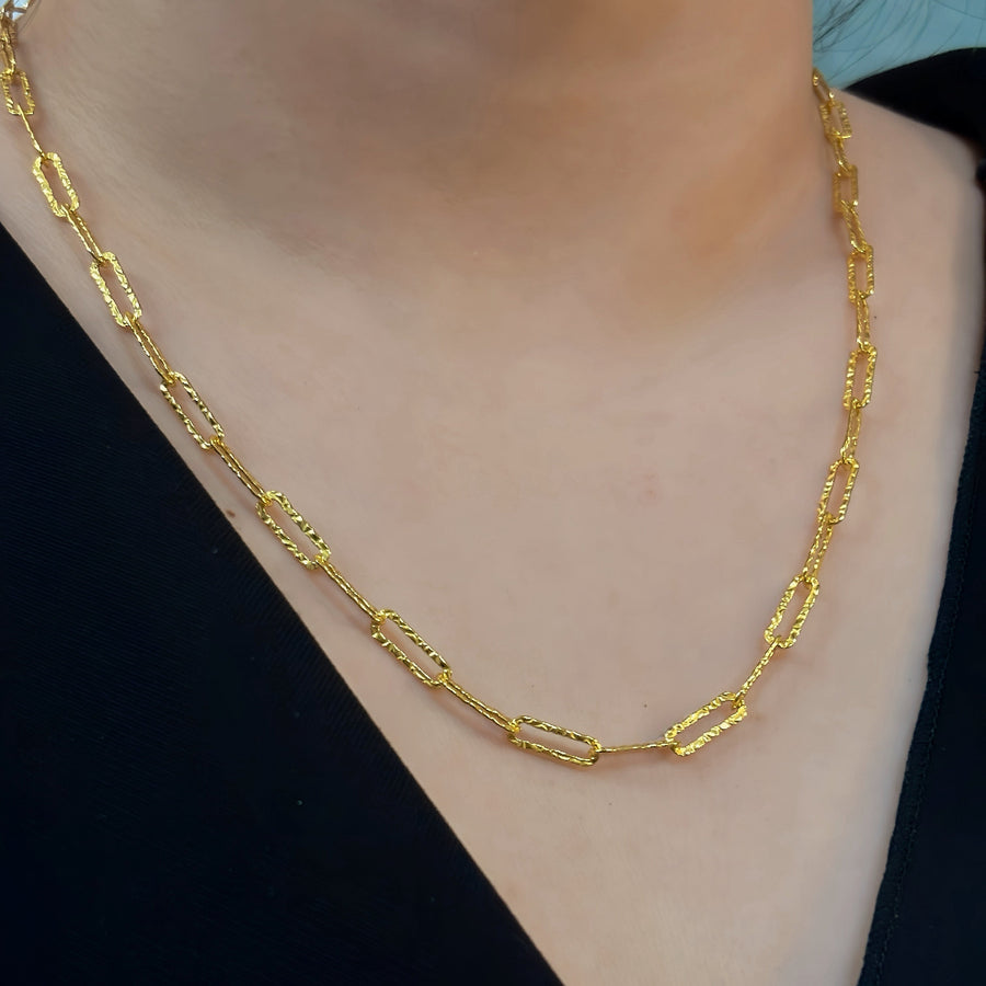 This elegant necklace features elongated, rectangular links crafted from high-quality silver, giving it a modern and sophisticated look. The textured finish on each link adds a unique touch, making it a perfect accessory for both casual and formal occasions.