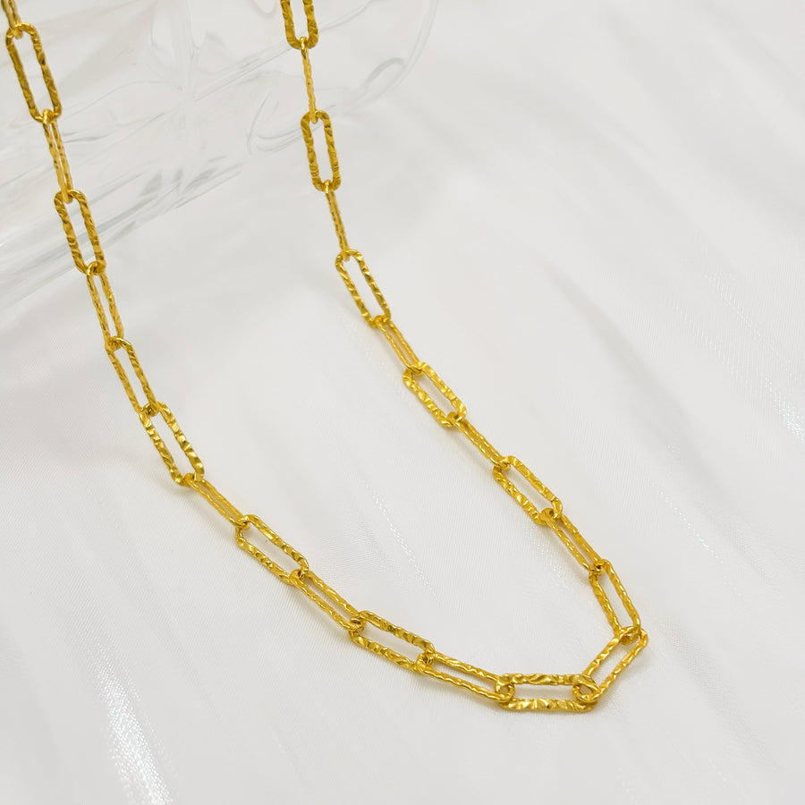 This elegant necklace features elongated, rectangular links crafted from high-quality silver, giving it a modern and sophisticated look. The textured finish on each link adds a unique touch, making it a perfect accessory for both casual and formal occasions.