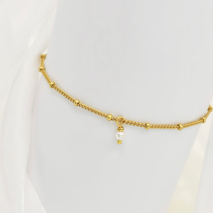 This elegant gold vermeil bracelet features delicate bead details and a charming pearl drop, adding a touch of sophistication to your style. Crafted with precision and adorned with subtle accents, this bracelet is perfect for everyday wear or special occasions.