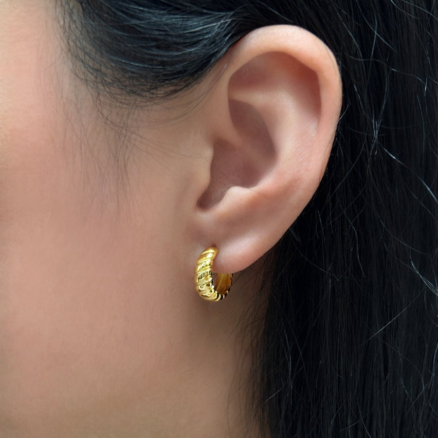 The gold croissant stud earrings add a touch of luxury to any outfit, making them perfect for both everyday wear and special occasions. Simple, timeless, and effortlessly chic, the earrings are a must-have for every jewelry lover.