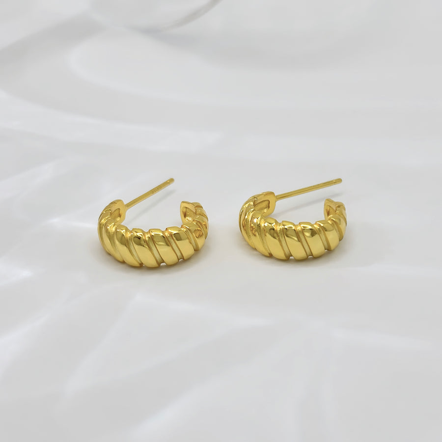 The gold croissant stud earrings add a touch of luxury to any outfit, making them perfect for both everyday wear and special occasions. Simple, timeless, and effortlessly chic, the earrings are a must-have for every jewelry lover.