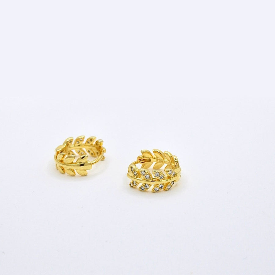 These exquisite gold earrings feature a delicate leaf design adorned with sparkling cubic zircon, adding a touch of nature-inspired elegance. Perfect for both everyday wear and special occasions, they effortlessly elevate your style with a refined and luxurious finish. 