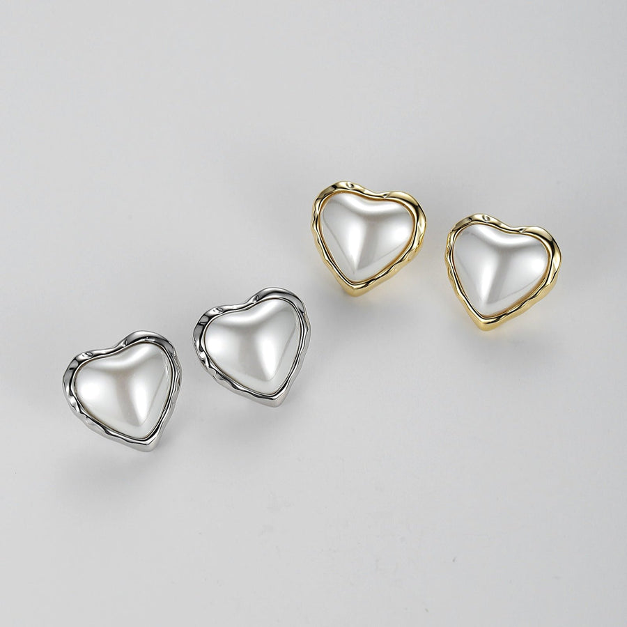 Add a touch of romance to your look with these elegant heart-shaped stud earrings. The simple yet stylish design makes them perfect for both casual and formal occasions. 