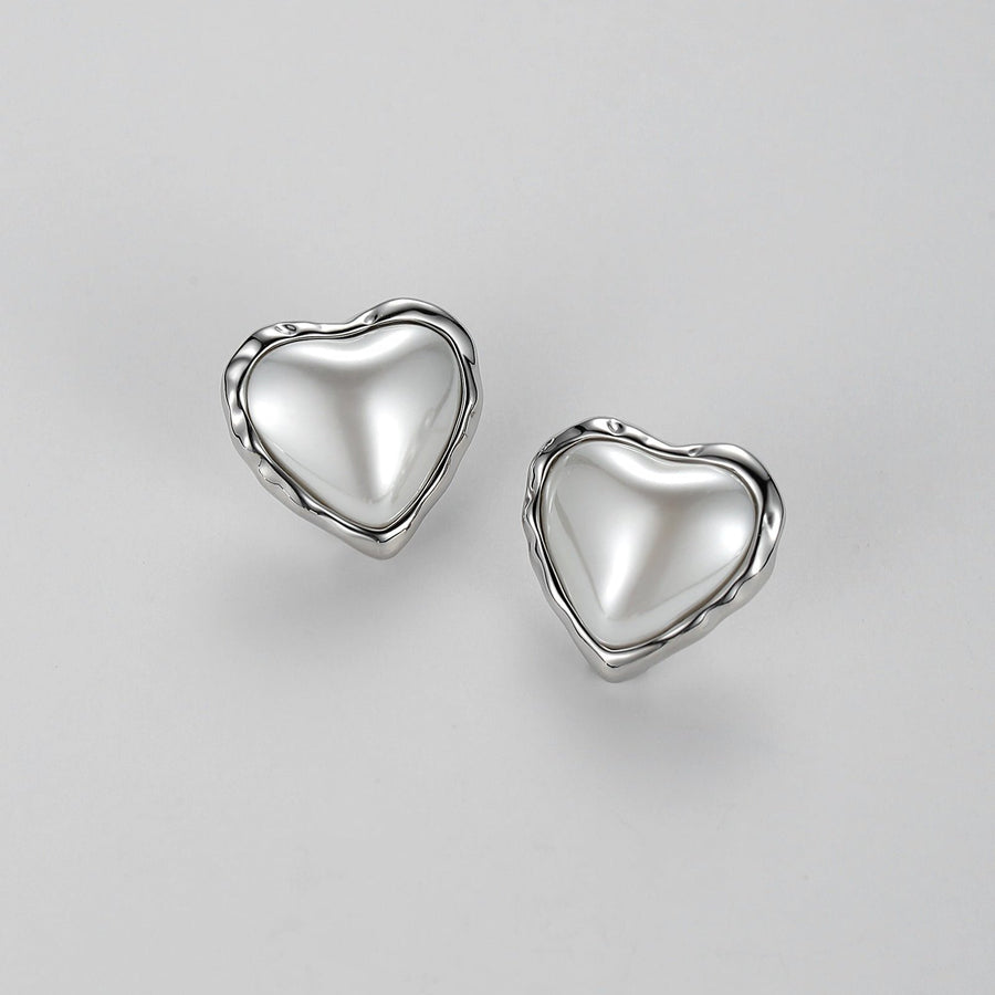 Add a touch of romance to your look with these elegant heart-shaped stud earrings. The simple yet stylish design makes them perfect for both casual and formal occasions. 