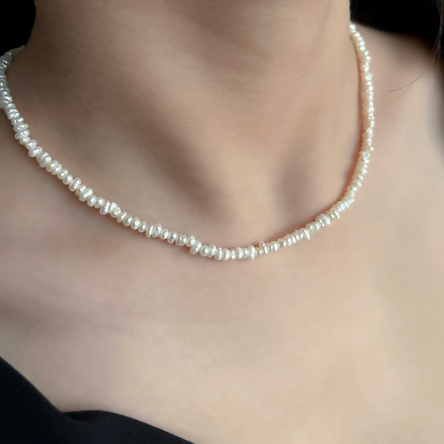 Elevate your style with this elegant mini freshwater pearl necklace, featuring naturally shaped pearls for a timeless, sophisticated look. Crafted with care, this versatile piece adds a touch of charm to both casual and formal outfits, making it a must-have in your jewelry collection.