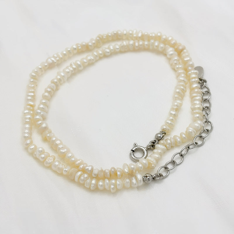 Elevate your style with this elegant mini freshwater pearl necklace, featuring naturally shaped pearls for a timeless, sophisticated look. Crafted with care, this versatile piece adds a touch of charm to both casual and formal outfits, making it a must-have in your jewelry collection.