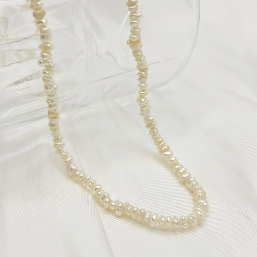 Elevate your style with this elegant mini freshwater pearl necklace, featuring naturally shaped pearls for a timeless, sophisticated look. Crafted with care, this versatile piece adds a touch of charm to both casual and formal outfits, making it a must-have in your jewelry collection.