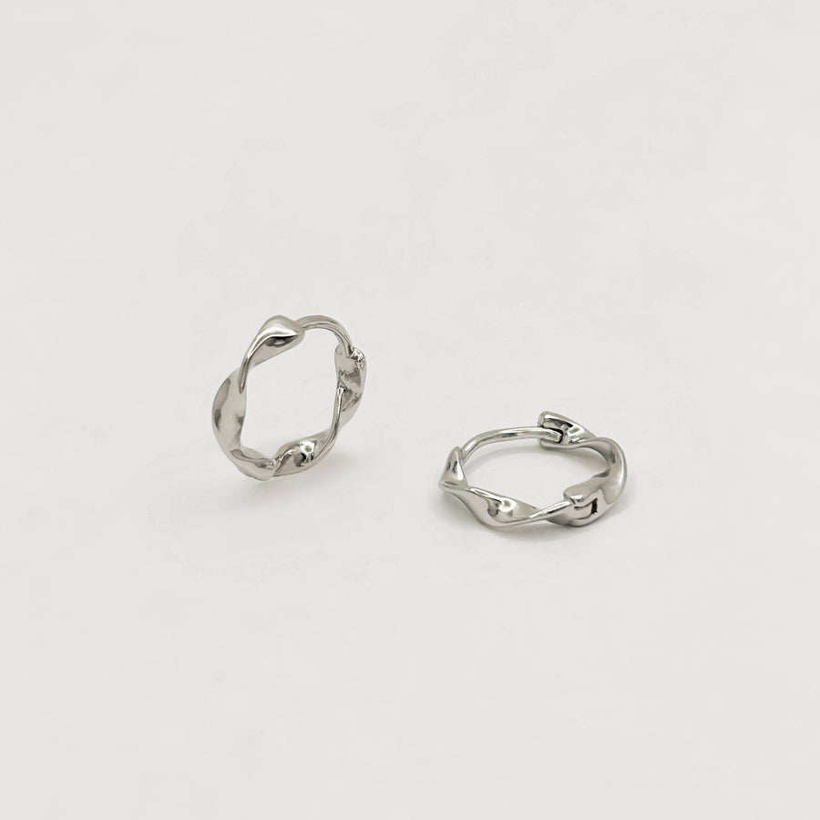 These sleek Mobius-inspired earrings feature a unique twisted design crafted in 925 silver, symbolizing infinity and timeless elegance. Perfect for adding a modern, minimalist touch to your everyday look or special occasions. 