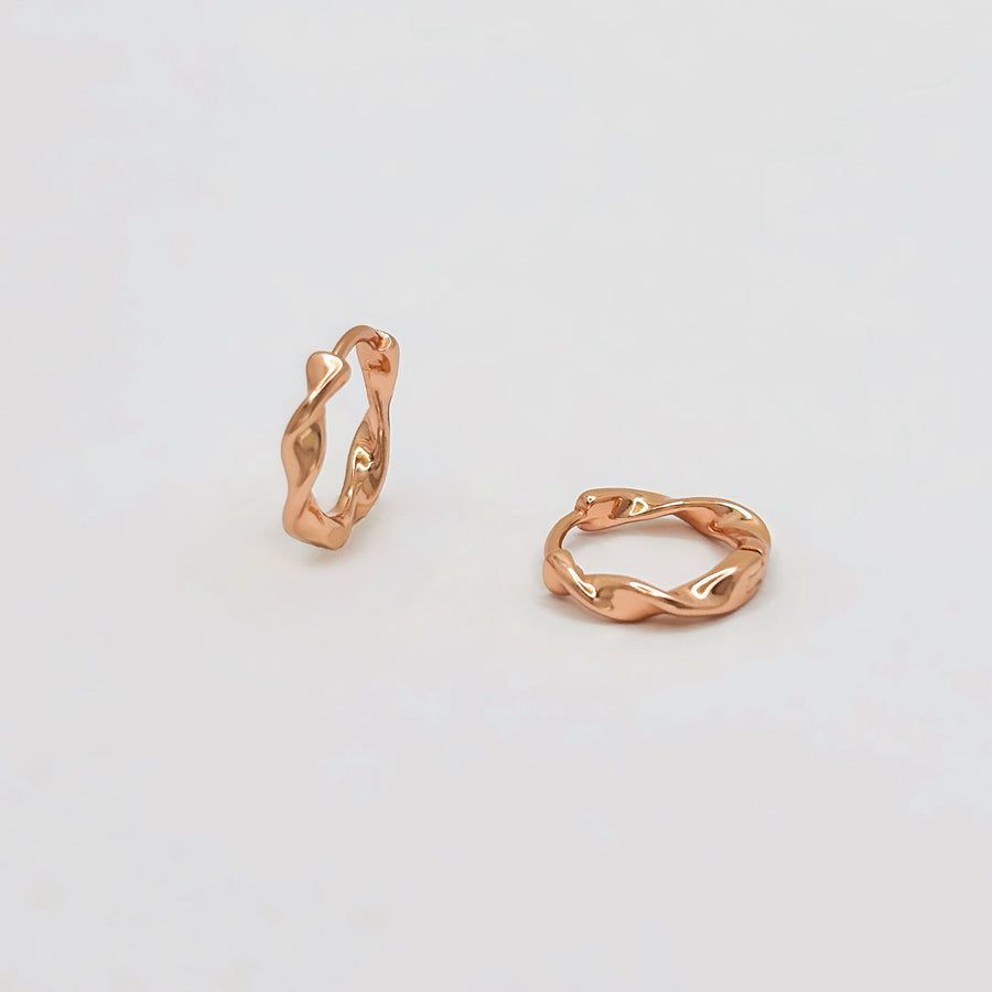 These sleek Mobius-inspired earrings feature a unique twisted design crafted in 925 silver, symbolizing infinity and timeless elegance. Perfect for adding a modern, minimalist touch to your everyday look or special occasions. 