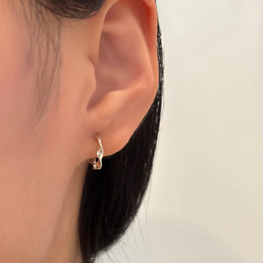 These sleek Mobius-inspired earrings feature a unique twisted design crafted in 925 silver, symbolizing infinity and timeless elegance. Perfect for adding a modern, minimalist touch to your everyday look or special occasions. 