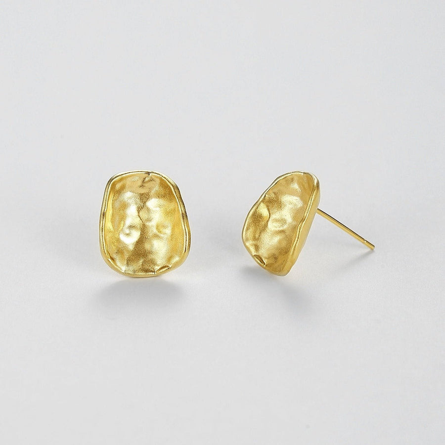 Crafted with the finest attention to detail, these studs are fashioned to mimic the raw beauty of natural gold nuggets. Whether dressing up for a special occasion or adding a touch of luxury to your daily outfit. 