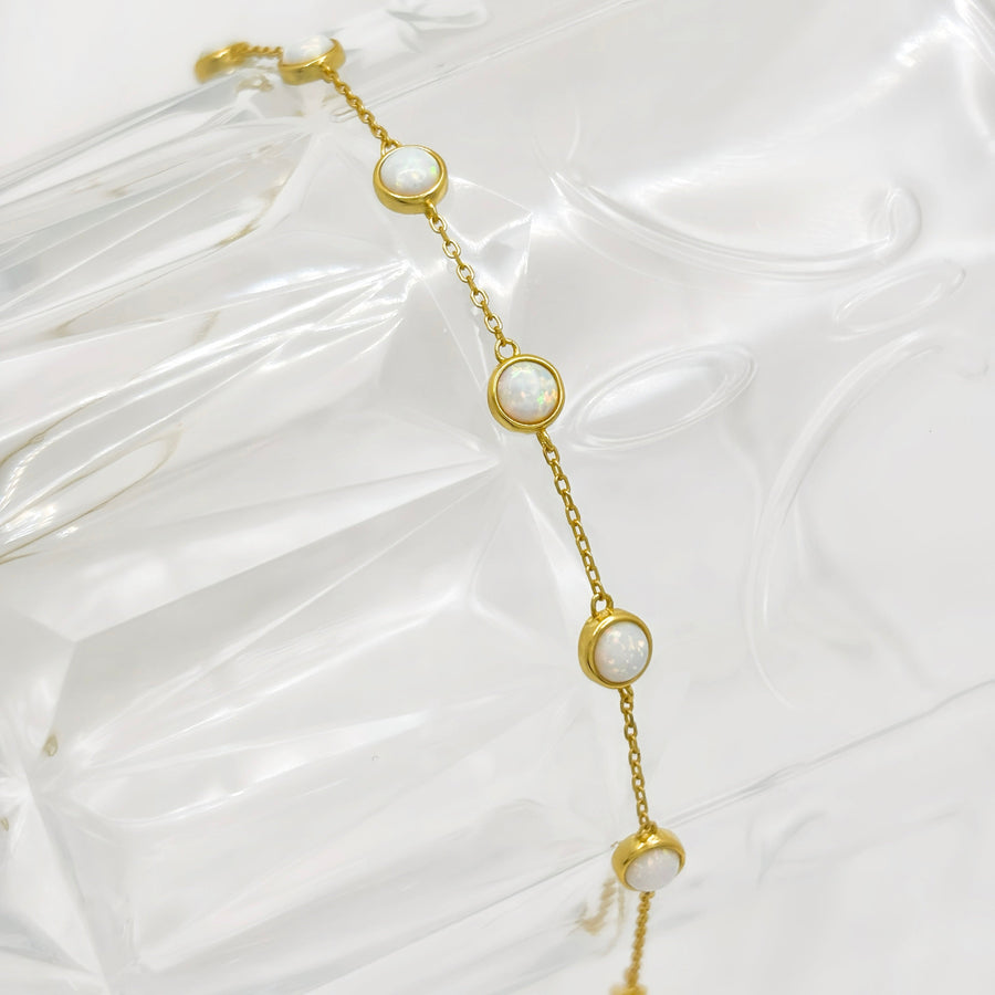 Elevate your elegance with this stunning opal bracelet, featuring radiant opals set in a delicate gold vermeil chain for a timeless look. Perfect for any occasion, this opal bracelet brings a touch of sophistication and luminous charm to your jewelry collection.