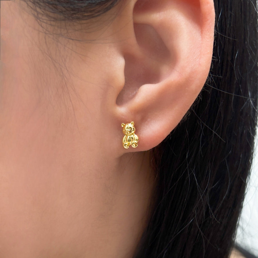 These adorable gold earrings feature a charming teddy bear design, perfect for adding a playful touch to any outfit. Crafted with attention to detail, these earrings are both cute and elegant, making them an ideal accessory for both children and adults.