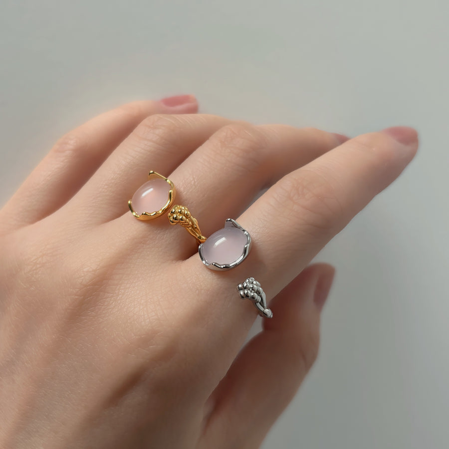 925 silver ring. This beautiful adjustable pink agate ring is a unique and fashionable accessory that can add a touch of elegance to any outfit. Made from pink agate with healing properties. It is adjustable that can fit any finger size. 