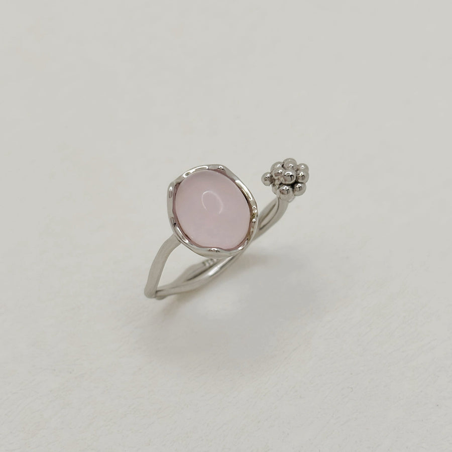 925 silver ring. This beautiful adjustable pink agate ring is a unique and fashionable accessory that can add a touch of elegance to any outfit. Made from pink agate with healing properties. It is adjustable that can fit any finger size. 