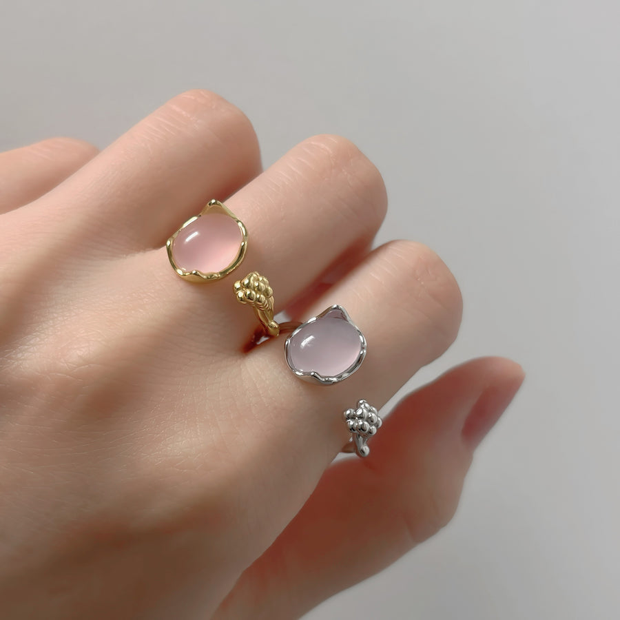 925 silver ring. This beautiful adjustable pink agate ring is a unique and fashionable accessory that can add a touch of elegance to any outfit. Made from pink agate with healing properties. It is adjustable that can fit any finger size. 