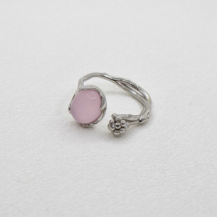 925 silver ring. This beautiful adjustable pink agate ring is a unique and fashionable accessory that can add a touch of elegance to any outfit. Made from pink agate with healing properties. It is adjustable that can fit any finger size. 