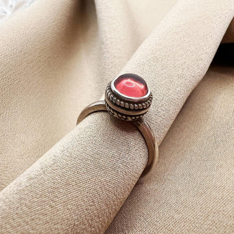 The adjustable vintage ring features a red stone that adds a touch of retro charm and elegance to any outfit. Handmade in 925 silver