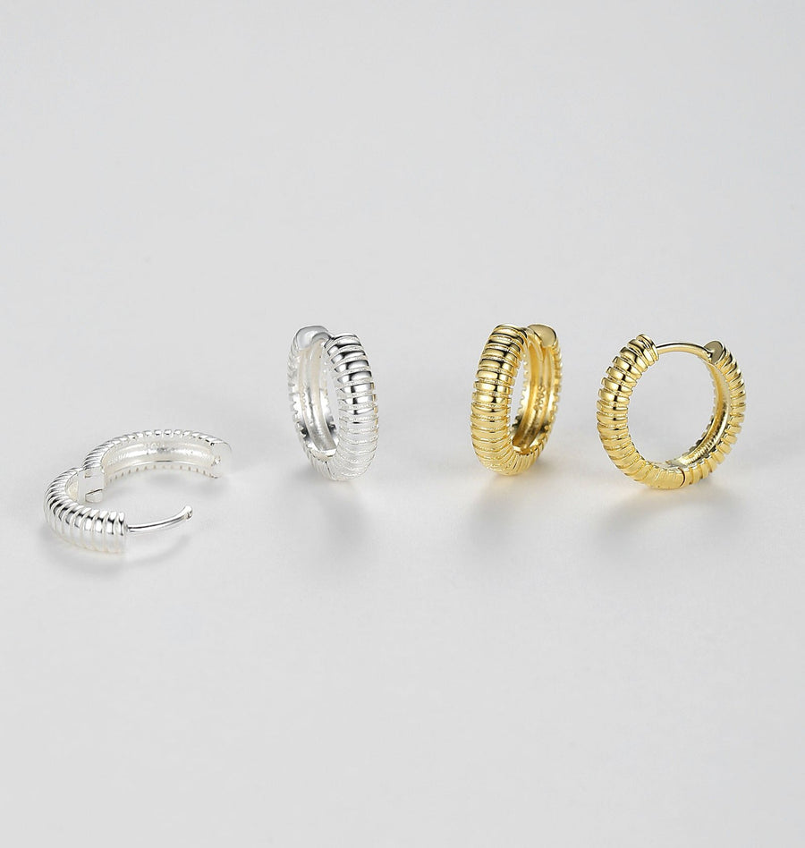 925 silver hoops. The unique ribbed detailing on these hoops catches the light at every turn, ensuring that you’ll sparkle from day to night. Whether dressing up for a special occasion or accentuating your everyday style, the hoops are an exquisite choice that exudes chic sophistication.