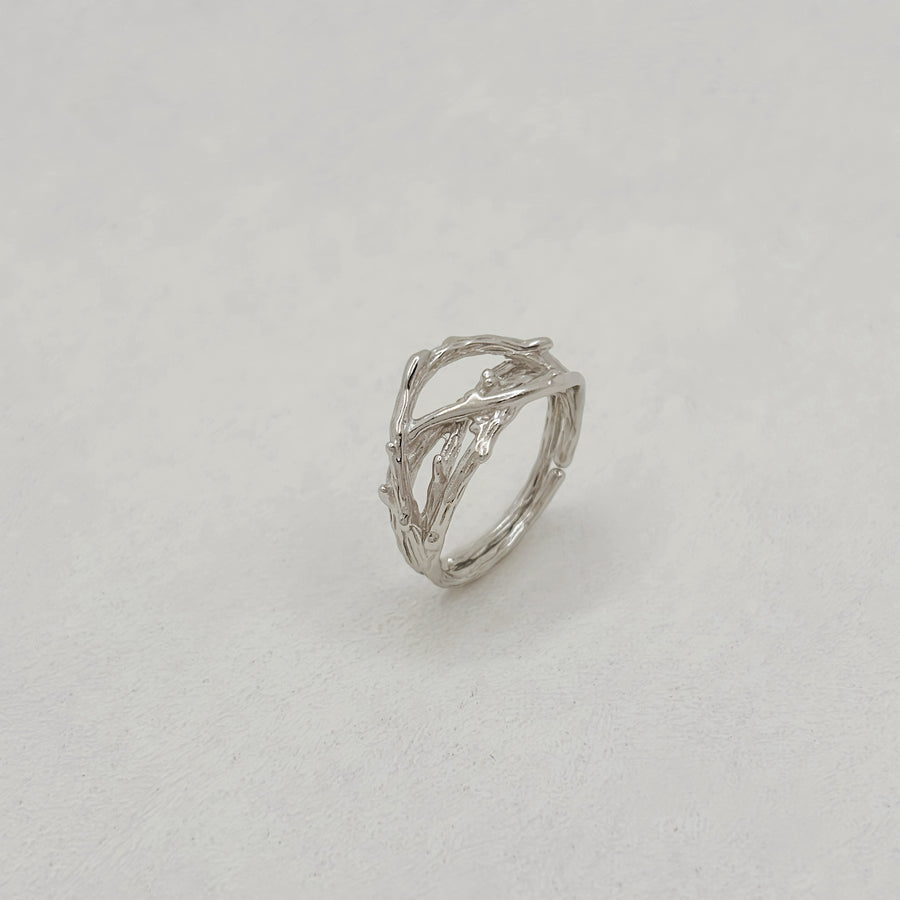 Silver 925 Ring. This silver ring showcases a unique vine design, capturing the essence of natural beauty and organic flow. Perfect for nature lovers, its intricate details make it a standout piece for any occasion.