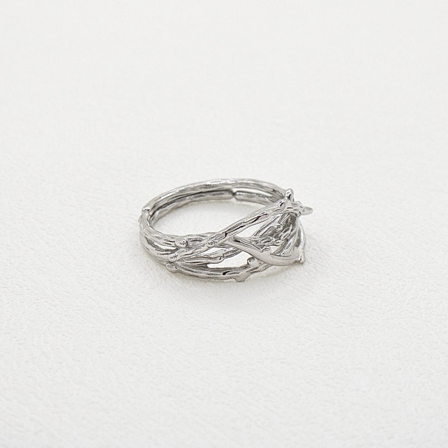 Silver 925 Ring. This gold ring showcases a unique vine design, capturing the essence of natural beauty and organic flow. Perfect for nature lovers, its intricate details make it a standout piece for any occasion.