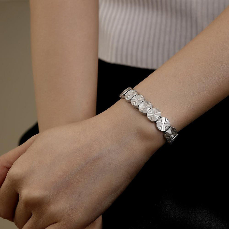 Designed for comfort and versatility, the stretchable nature of this piece allows for a perfect fit on any wrist size without compromising on style. Whether you’re dressing up for a special occasion or accenting your everyday outfit, this Stretch Chain Bracelet is sure to add a touch of class to your ensemble.