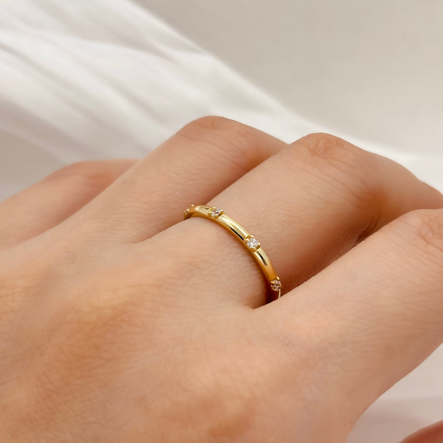 This stunning gold ring features a sleek, polished band adorned with evenly spaced, sparkling diamonds, adding a touch of sophistication and luxury. 925 silver