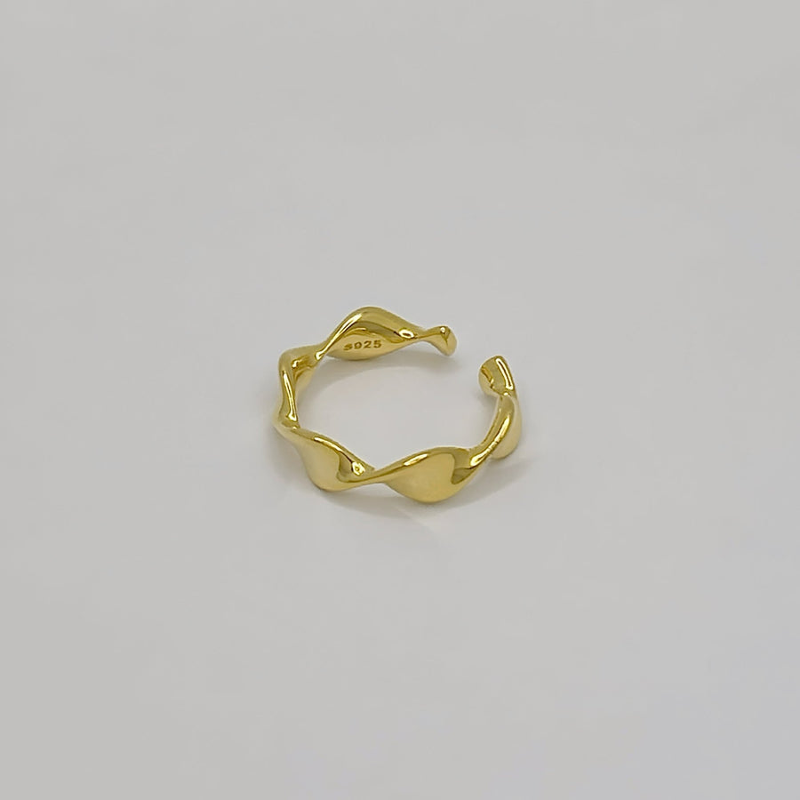 This gold vermeil ring showcases an elegant twisted design, offering a luxurious yet modern look. Adjustable and stylish, it’s the perfect statement piece for adding a touch of glamour to any outfit.