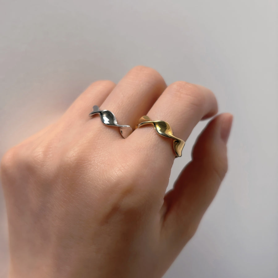 This gold vermeil ring showcases an elegant twisted design, offering a luxurious yet modern look. Adjustable and stylish, it’s the perfect statement piece for adding a touch of glamour to any outfit.