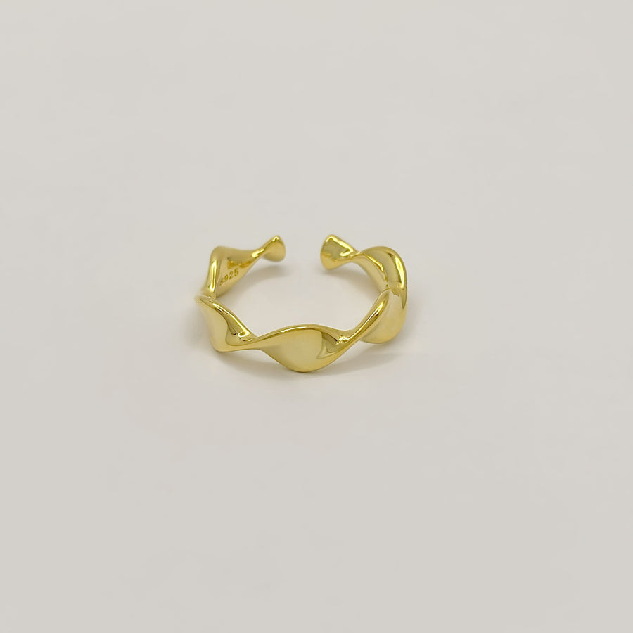 This gold vermeil ring showcases an elegant twisted design, offering a luxurious yet modern look. Adjustable and stylish, it’s the perfect statement piece for adding a touch of glamour to any outfit.