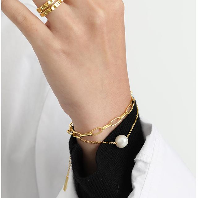 This elegant bracelet features a delicate gold chain adorned with a single, lustrous white pearl. The adjustable clasp ensures a perfect fit, making it a timeless and versatile accessory for any occasion. Crafted with high-quality materials and attention to detail, this bracelet adds a touch of sophistication and elegance to any outfit.