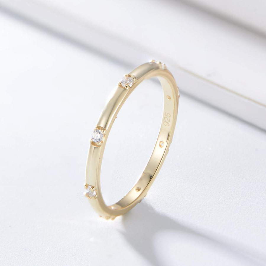 This stunning gold ring features a sleek, polished band adorned with evenly spaced, sparkling diamonds, adding a touch of sophistication and luxury. 925 silver